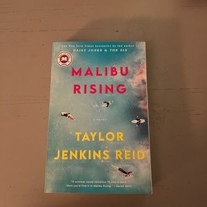 Malibu Rising By Taylor Jenkins Reid